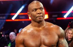 How tall is Shelton Benjamin?